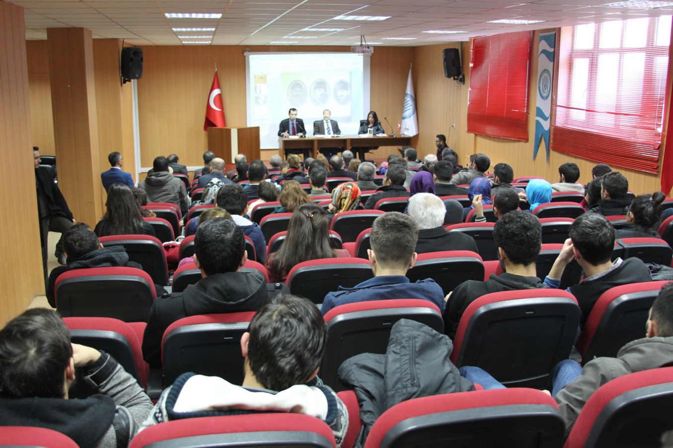 Mehmet Akif Ersoy Bitlis'te panelle anıldı